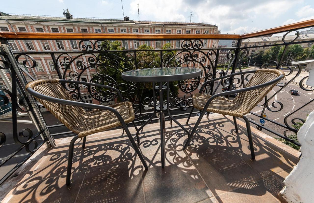 View On Sofievskaya Square Apartment *